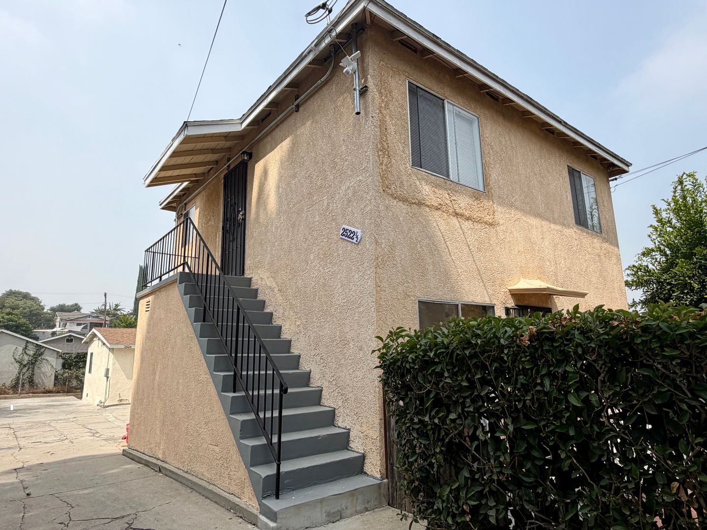 Los Angeles Apartment: 2522-2522 1/2MLancaster Ave
