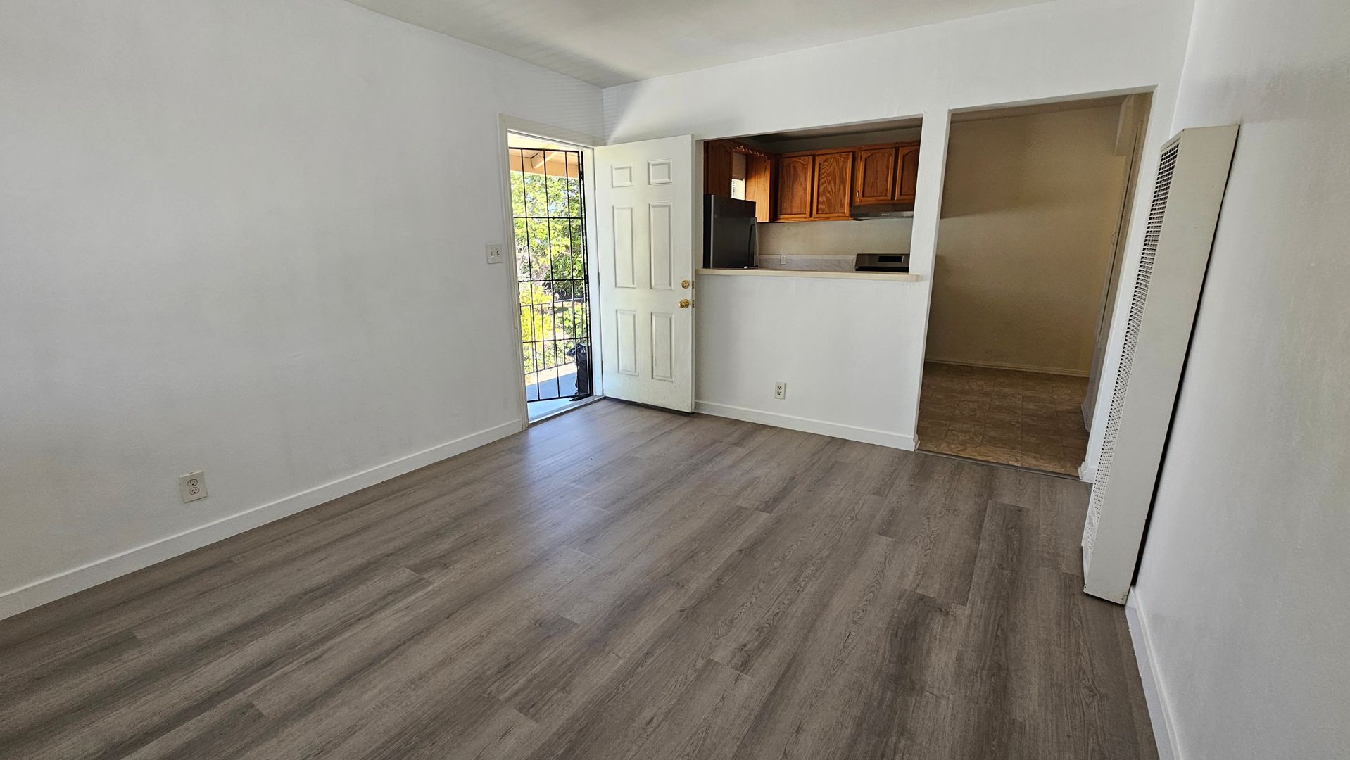 Los Angeles Apartment: 2522-2522 1/2MLancaster Ave