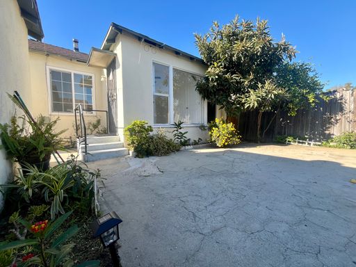 1 BEDROOM/1 BATH BACK HOUSE IN INGLEWOOD – photo 1