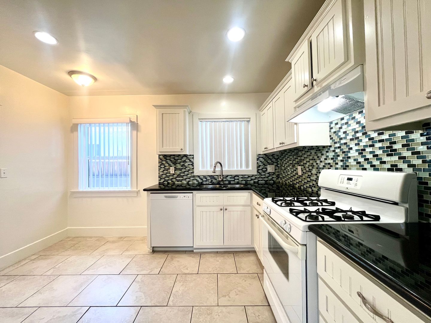 San Pedro Apartment: 936-42 w. 19th Street