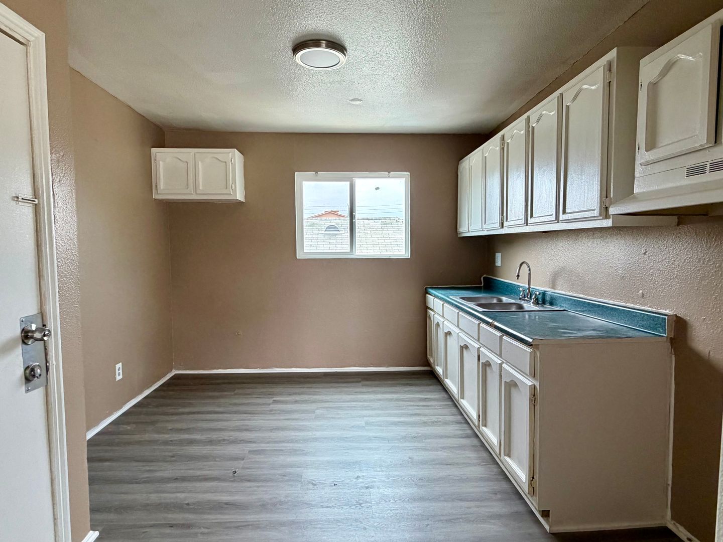 Los Angeles Apartment: 345 E. 83rd Street