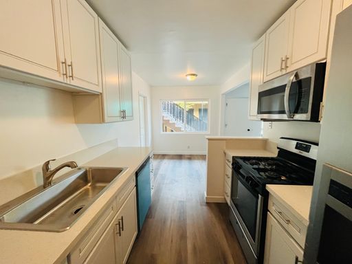REMODELED 2 BEDROOM/ 1.5 BATH WITH GATED PARKING – photo 1
