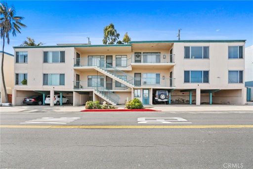 SPACIOUS 2BEDROOM/1 BATH UPSTAIRS UNIT W/HARBOR VIEWS IN SAN PEDRO – photo 1