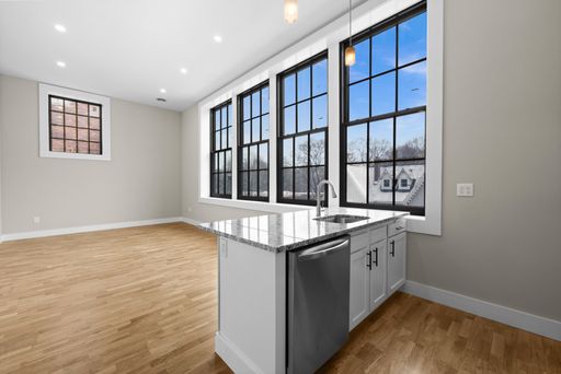 Stunning two bed two bath fully remodeled – photo 1