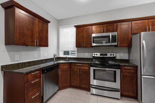 Spacious 2 Bedroom and 2 Full Bathroom, With Tons of Natural Light – photo 1