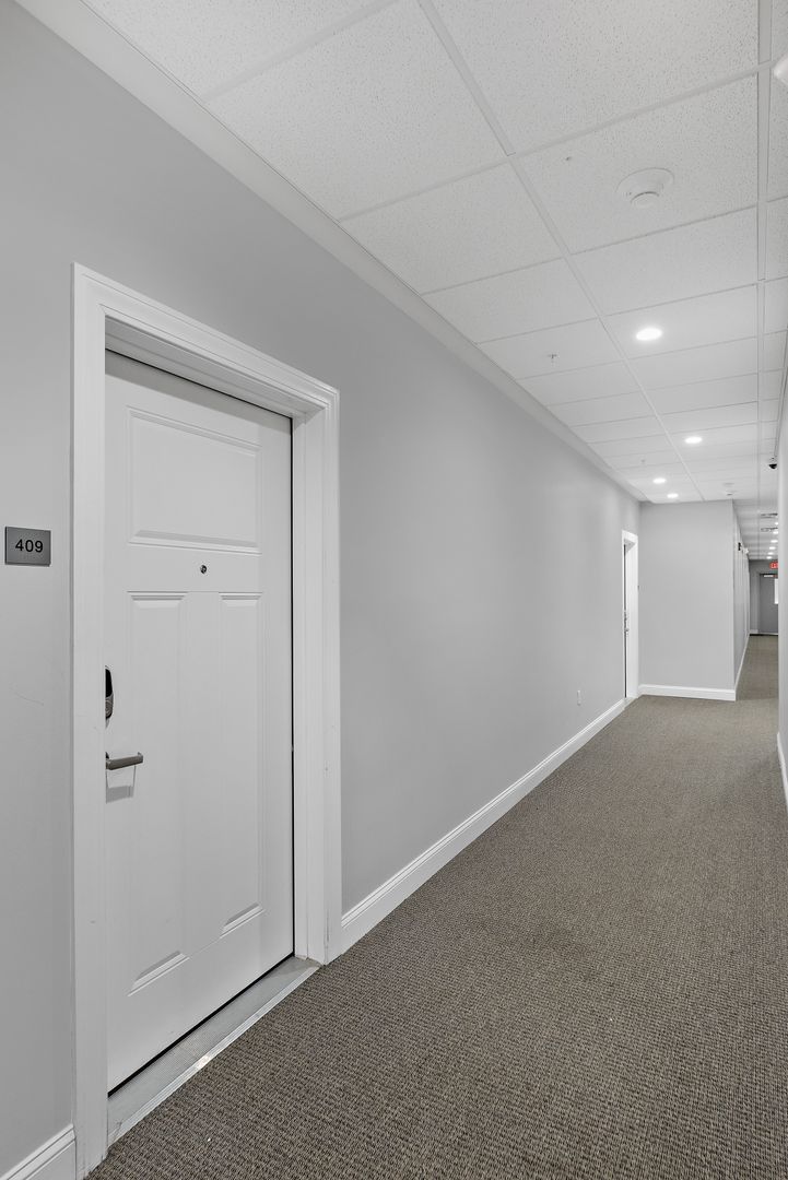 1 Bedroom with Floor to Ceiling Windows next to Albany Med!