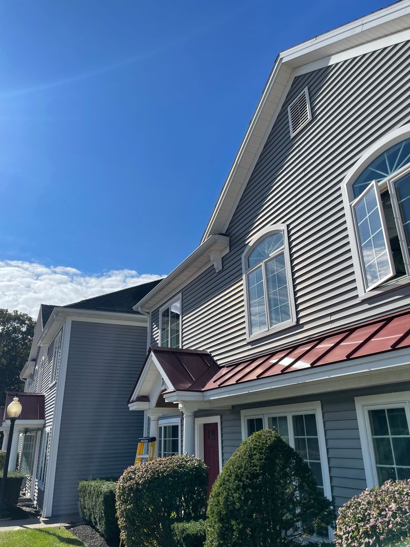 Delmar Apartment: 7 Elm Ave