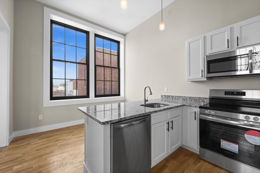 Top floor 2 Bedroom Loft! – photo 1