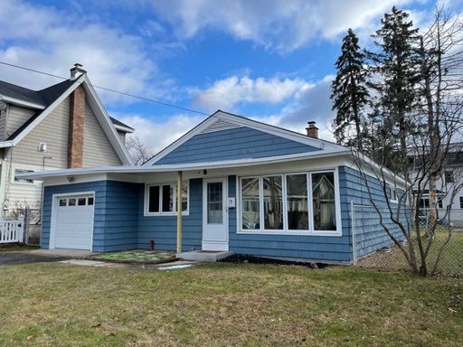 Single Family House 3 bed 1 bath House with garage! – photo 1
