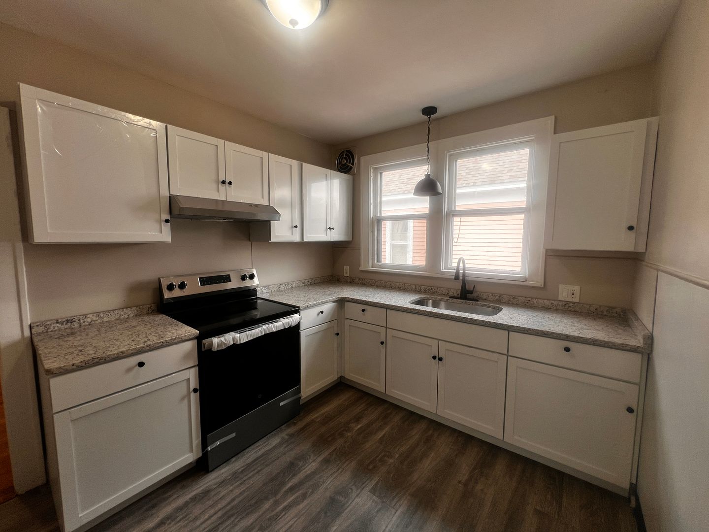 Albany Apartment: 93 Homestead Avenue