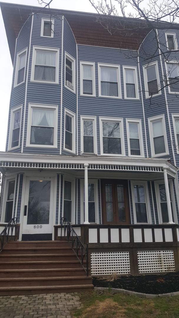 Albany Apartment: 800 Madison Ave