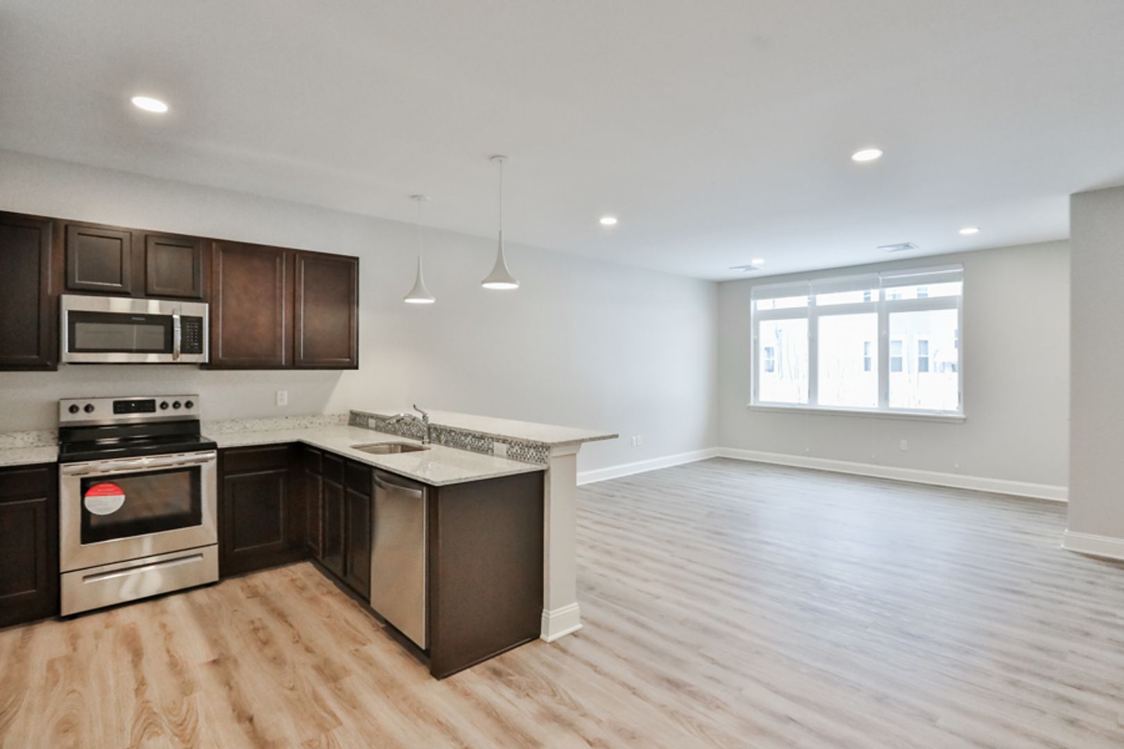 Albany Apartment: 36 Hackett Blvd