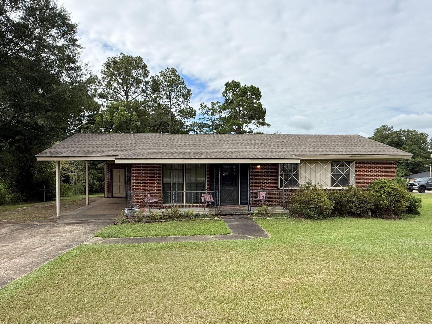 Troy House: 503 Pell Ave