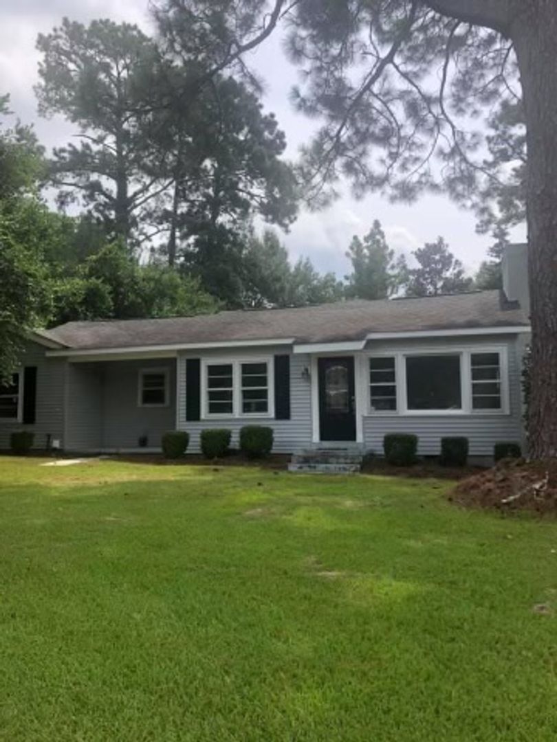 Troy House: 212 W. Fairview St