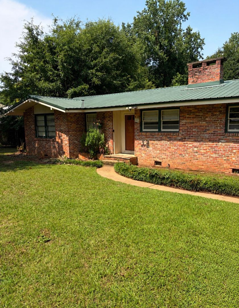 Troy House: 207 Franklin Dr