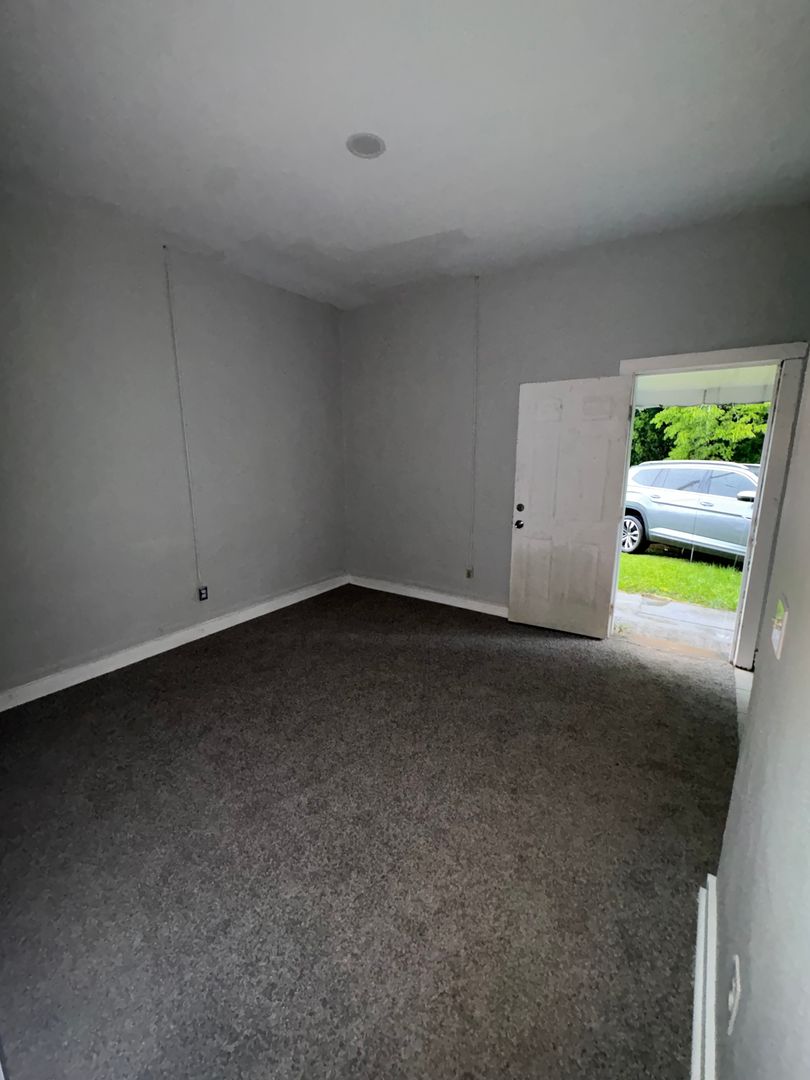 Troy Apartment: 117 Trojan Way