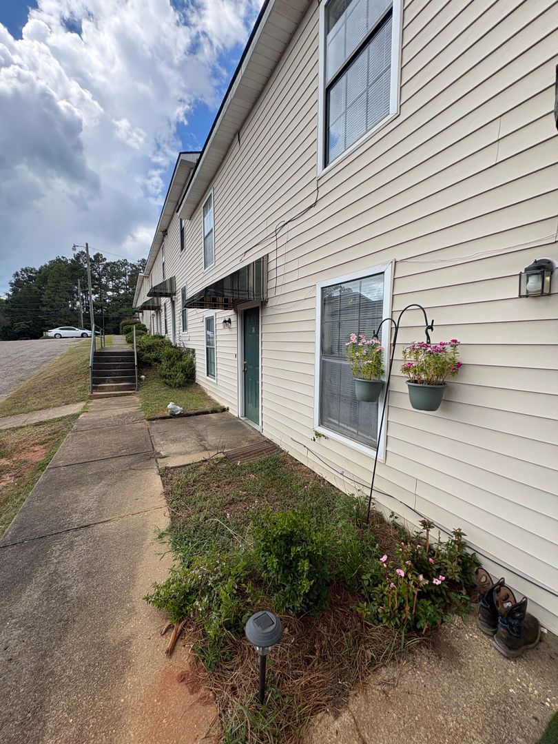 Troy Apartment: 514 S. Three Notch St