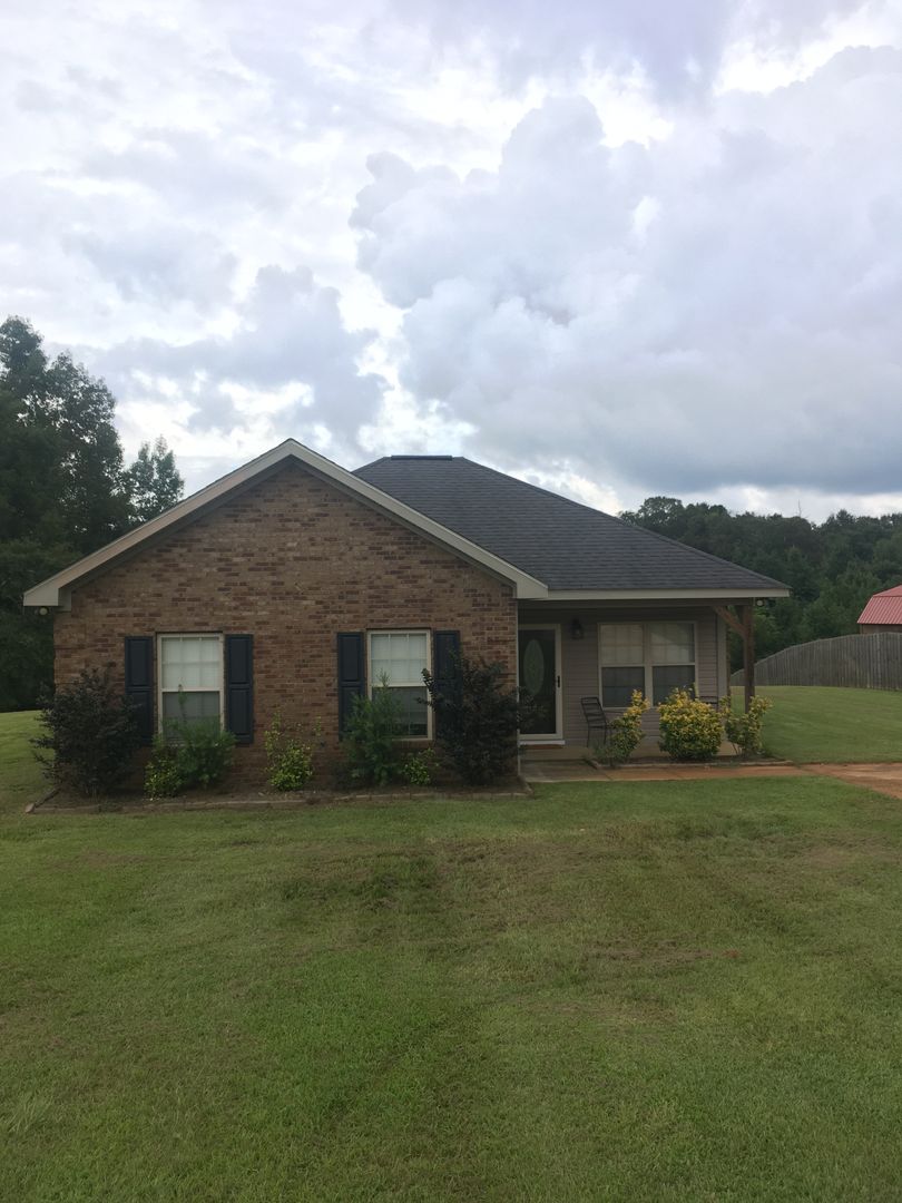 Troy House: 1800 Henderson Hwy