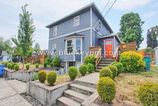 2 Bed, 1 Bath Unit in Triplex on Grant Street in Vancouver – photo 1