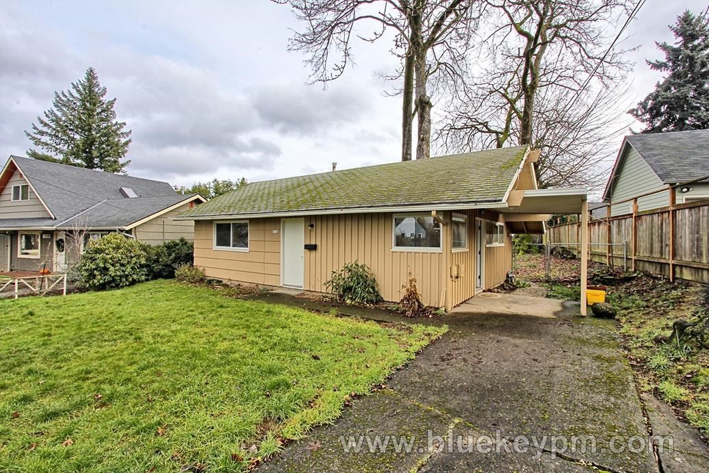 Portland House: 9534 N  Polk Avenue