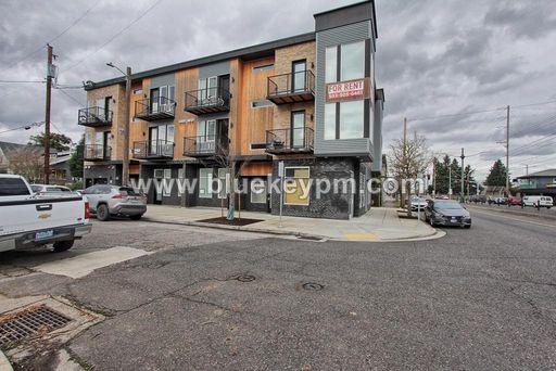 Studio Unit in Overlook Lofts Apartments on N. Interstate Avenue – photo 1