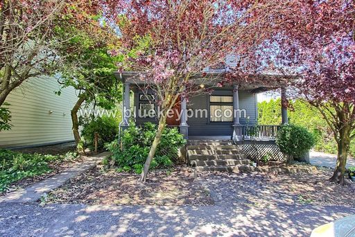2 Bed, 1 Bath Remodeled Unit Near OHSU and Portland VA Medical Center – photo 1