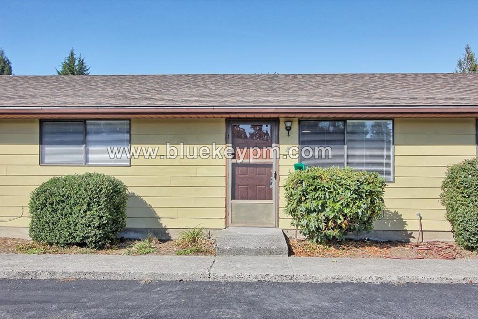 Battle Ground Apartment: 218 SE Clark Avenue