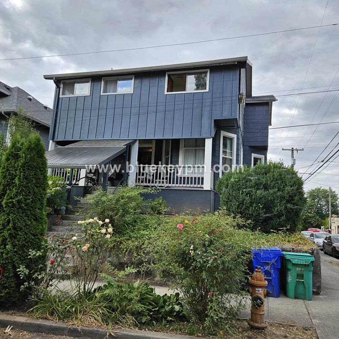 Portland Apartment: 1935 SE Washington Street