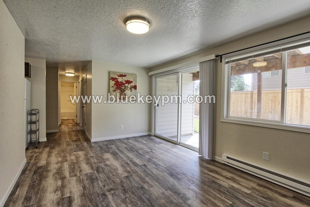 Vancouver Apartment: 4119 NE Saint Johns Road