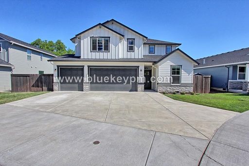 4 Bed, 3 Bath Home in Walnut Grove Near Andresen and 78th Street – photo 1
