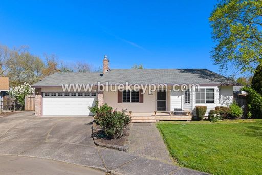 3 Bed, 2 Bath Home in Wilsonville on a Cul-de-sac with Large Backyard – photo 1