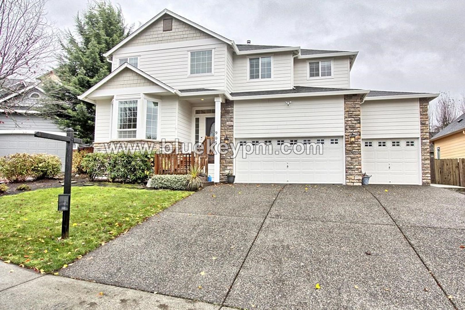 Ridgefield House: 907 N. 9th Way