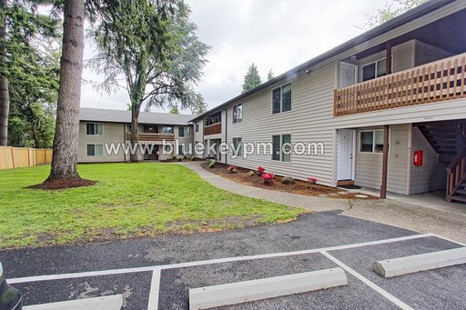 2 Bed, 1 Bath Apartment on Saint Johns Road – photo 1