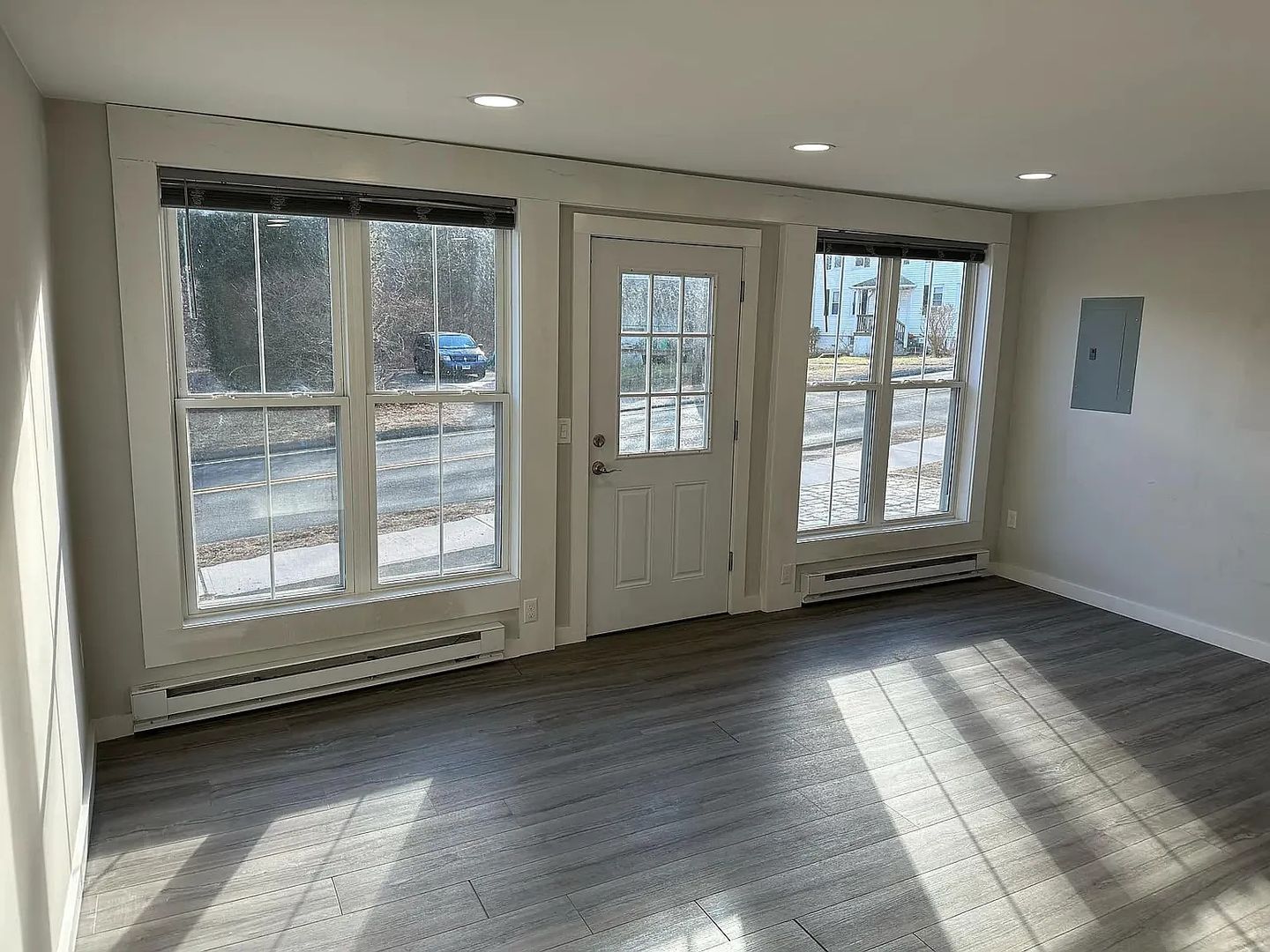 Tarriffville Apartment: 16-20 Elm St