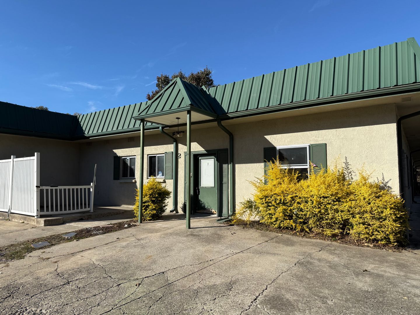 Cabot Apartment: 428 W Locust St