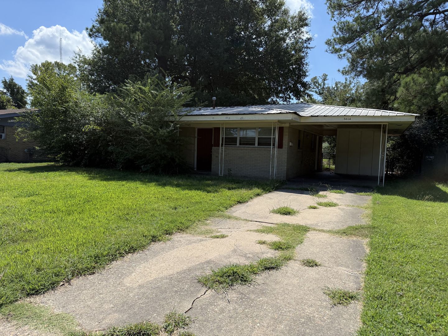 Pine Bluff House: 3404 Violet Dr