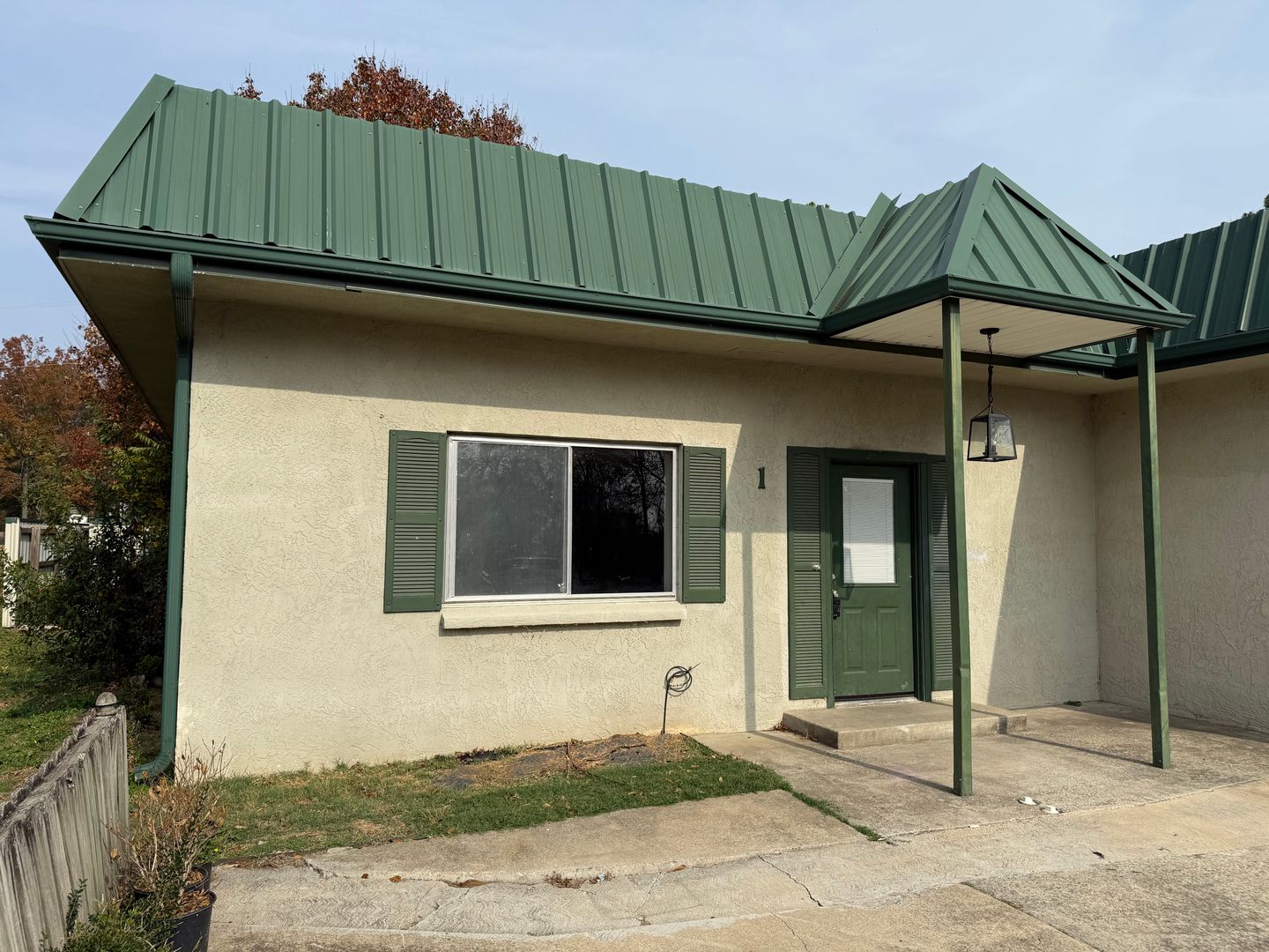 Cabot Apartment: 428 W Locust St