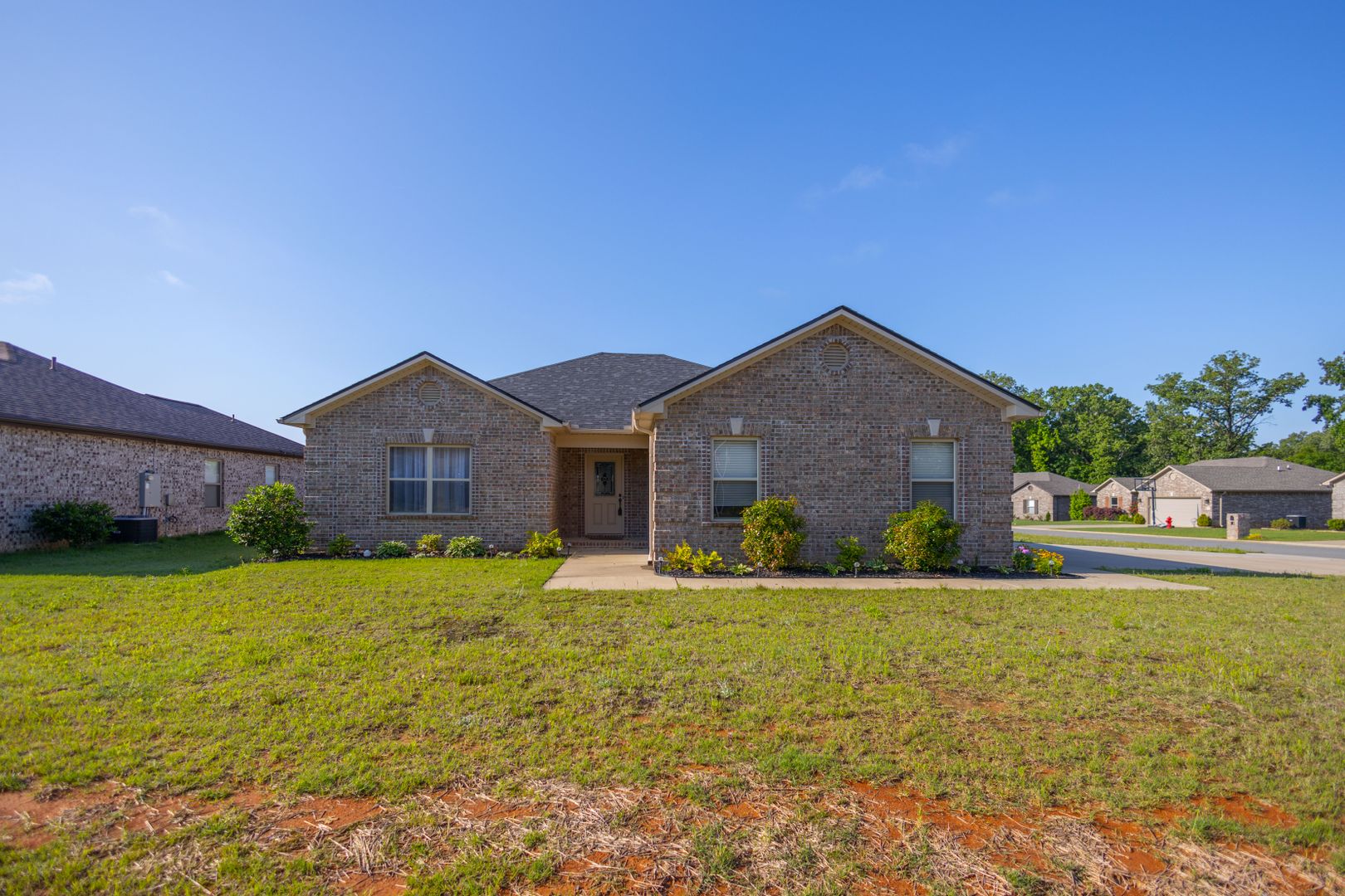 Austin House: 28 Fletcher Dr