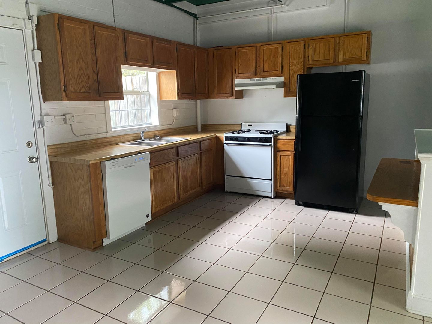 Cabot Apartment: 428 W Locust St