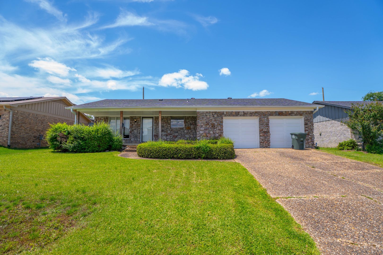 Little Rock House: 28 Pleasant Cove