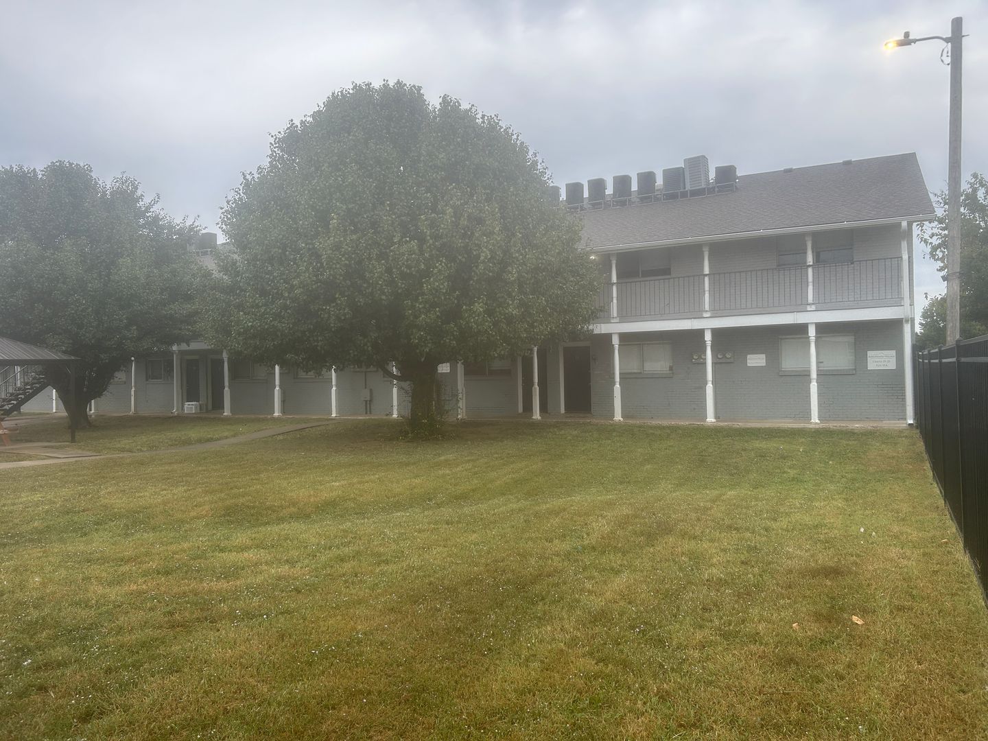 Moore Apartment: 1906 North Broadway Ave