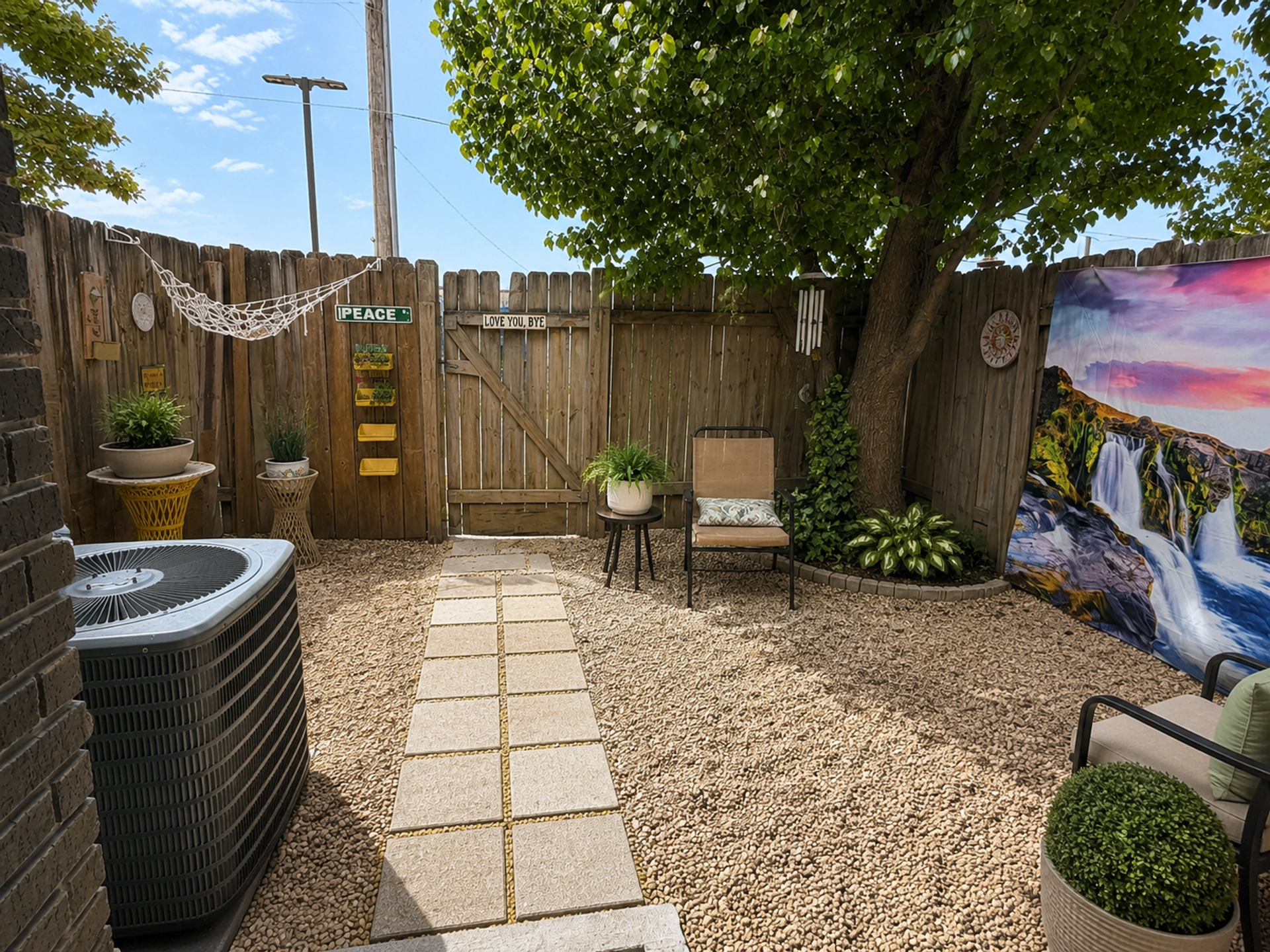 Mannford Apartment: 256 Hinton Blvd #1-A