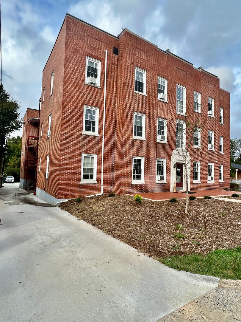 High Point Apartment: 1011 N. Main St.