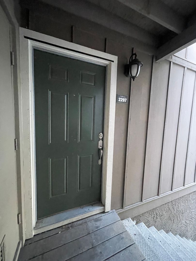 Pittsburg House: 2297 Lakeview Cir