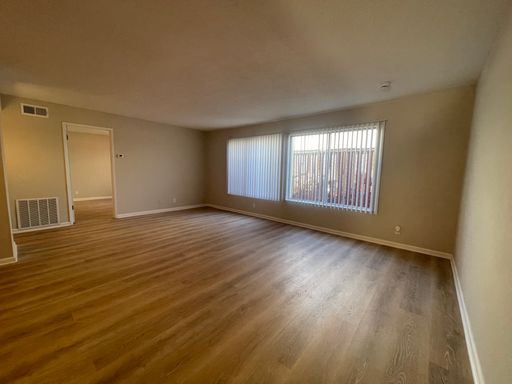 Wonderful Gated 2-Bedroom Downstairs Apartment – photo 1