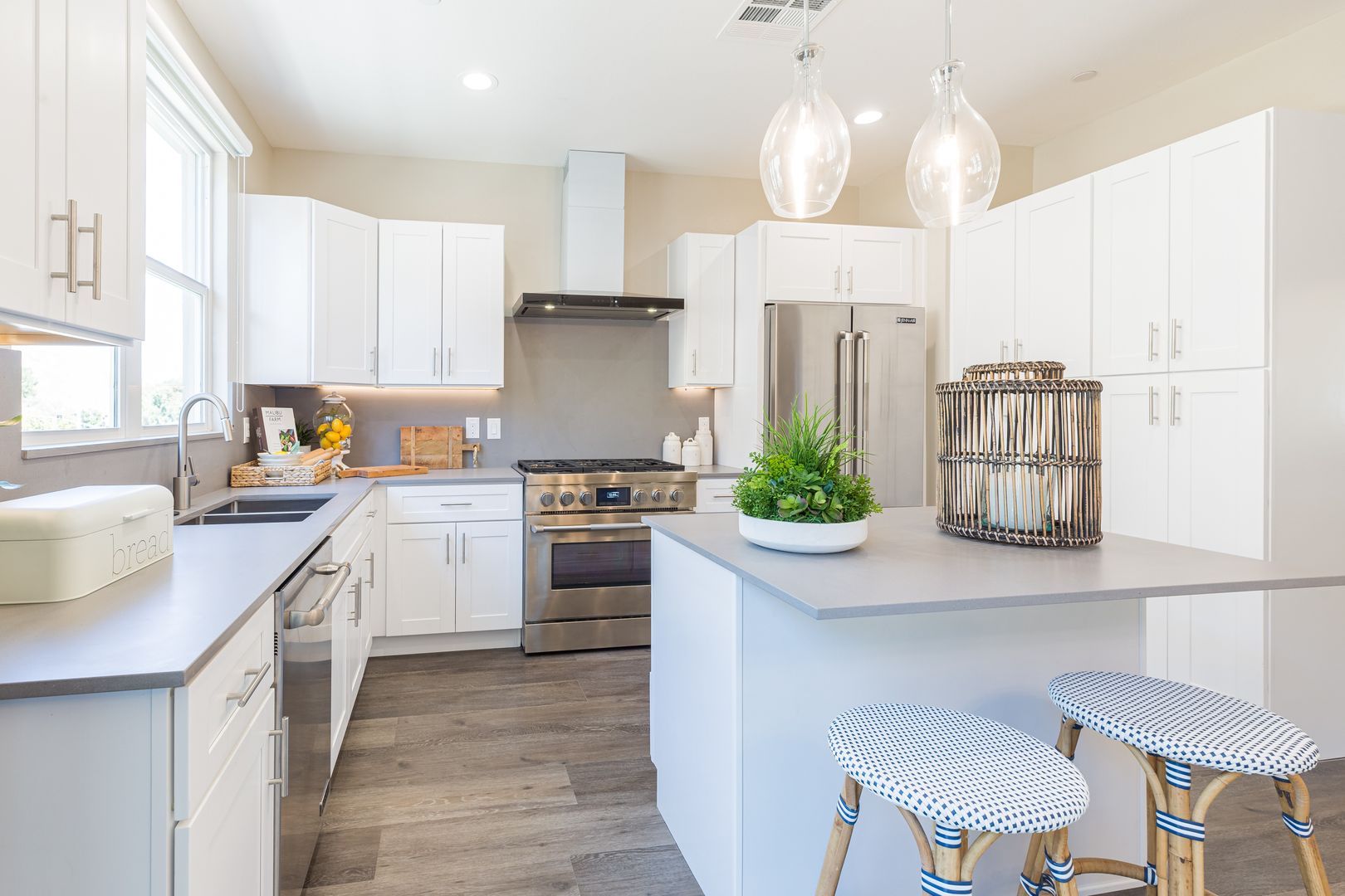 Calabasas Apartment: 4240 Las Virgenes Rd