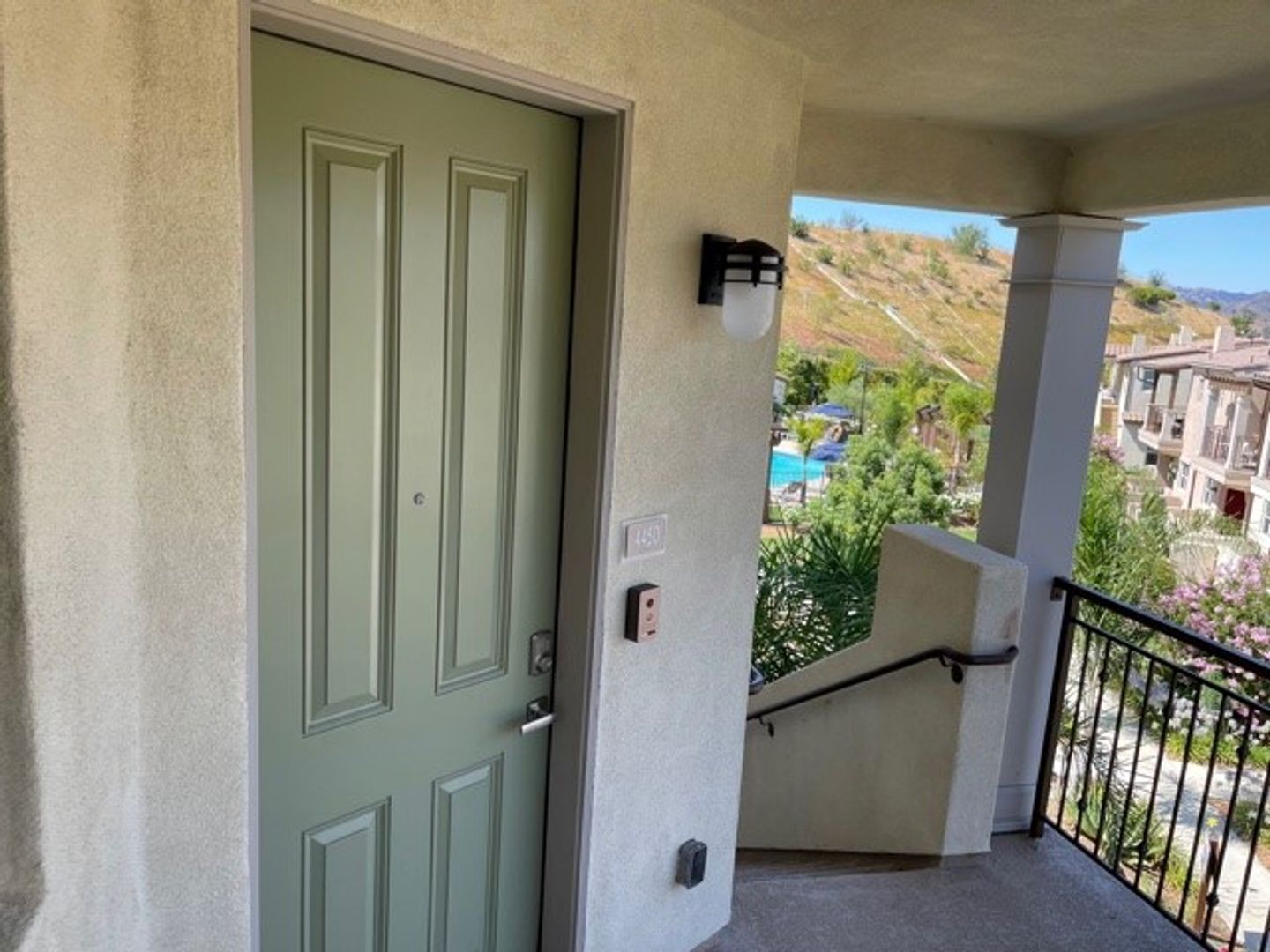Calabasas Apartment: 4240 Las Virgenes Rd