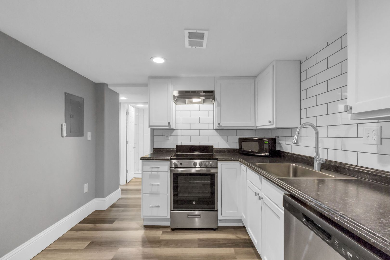 Greeley Apartment: 1609-1617 10th Ave