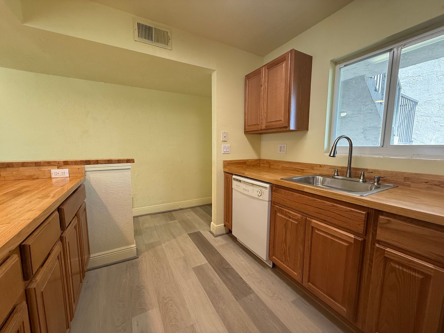 900 S Peninsula Dr 5 of 12