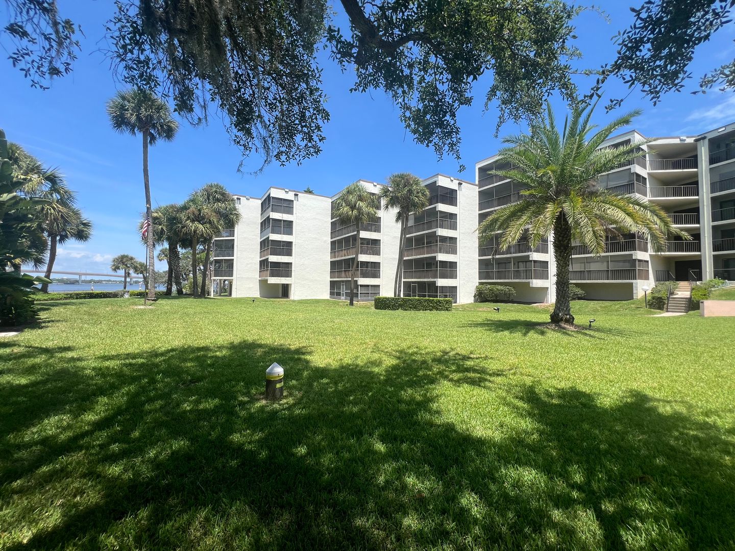 Daytona Beach Condo: 944 S Peninsula Dr